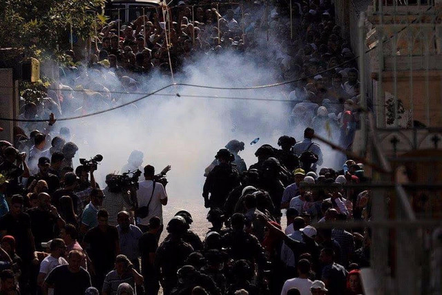 مواجهات بين الشرطة والمصلين داخل المسجد الأقصى
